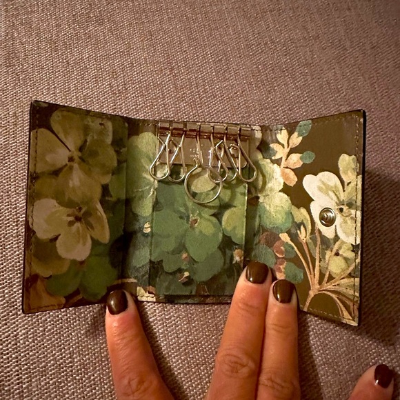 Gucci Blooms Green & Black leather key case floral pattern 6 ring Authentic - Picture 1 of 16